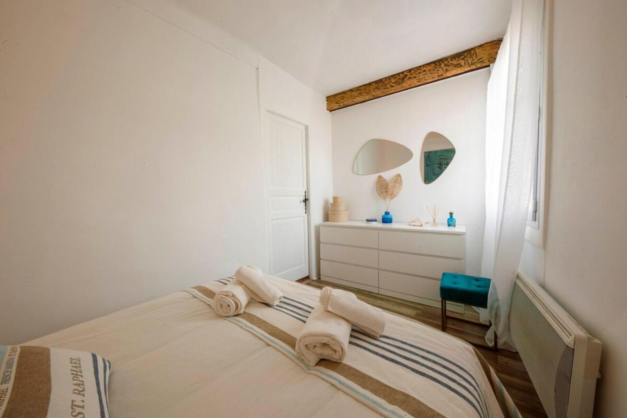 Ferienwohnung 06M - Old Antibes Beautiful Duplex Terrace With Sea View Exterior foto